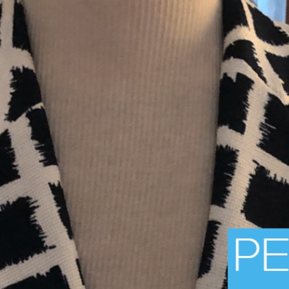 Blazer | Women's Crop Sleeve Blazer - Picture 5 of 5